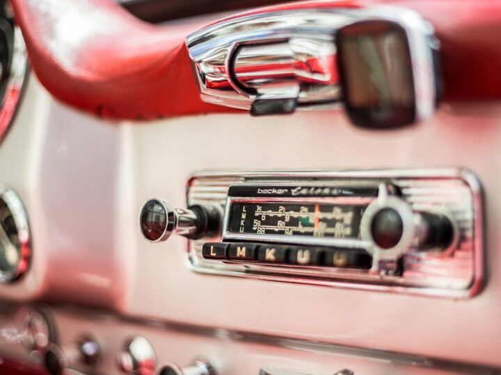 Jeżeli masz radio w samochodzie, uważaj na kary! Mogą być bardzo dotkliwe…