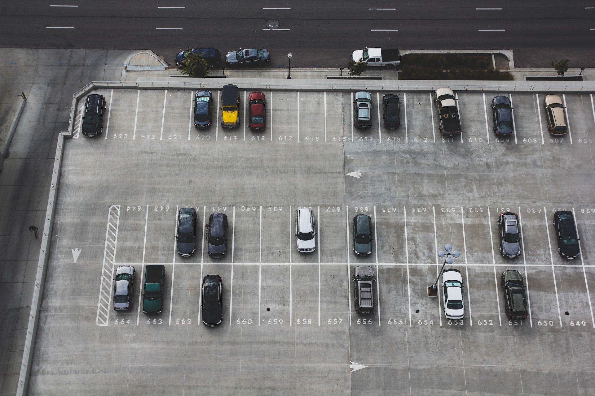 Kiedy i jak bardzo przydają się czujniki parkowania?