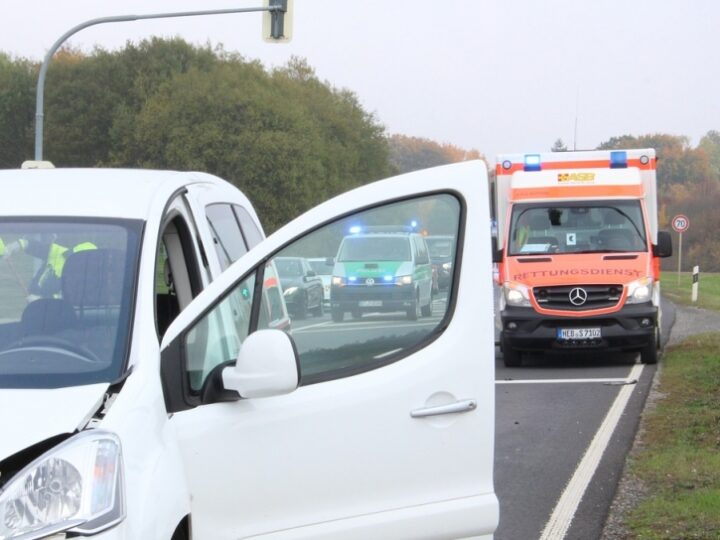Tragiczny wypadek na drodze – 23-letni kierowca BMW zginął, po uderzeniu w drzewo