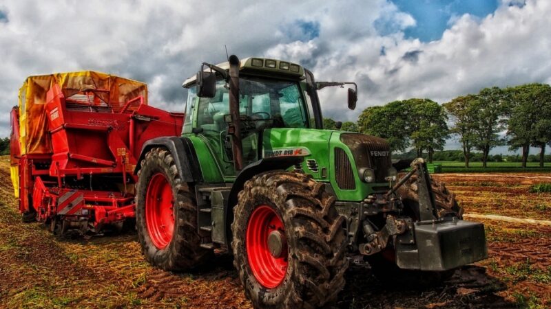 Porady dla kierowców: Wyprzedzanie traktorów na drogach krajowych