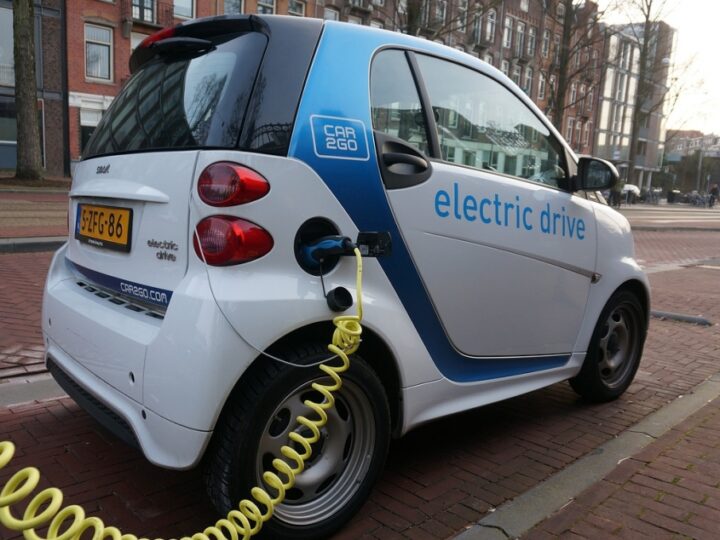 Przewidywania analityków: niedługo produkcja aut elektrycznych stanie się tańsza od spalinowych