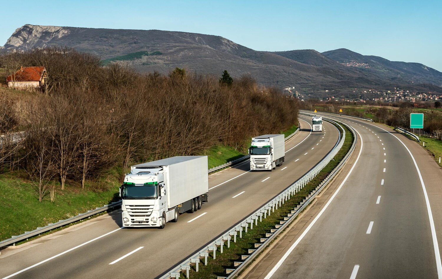 Jak usprawnić zarządzanie pojazdami służbowymi w firmie transportowej?