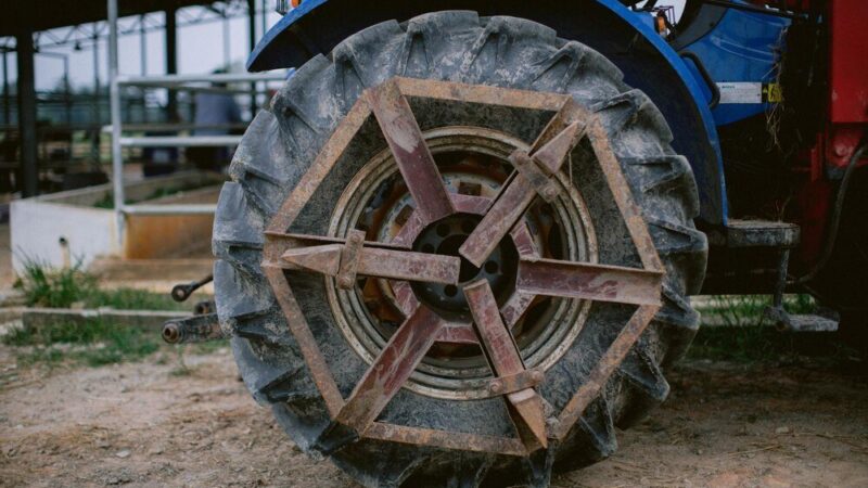Dobór opon do ciągnika 4×4 – tabela zamienników i kalkulator