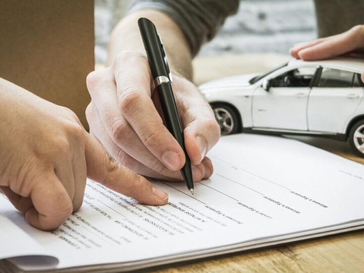 Umowa kupna sprzedaży samochodu polsko niemiecka – co warto wiedzieć?