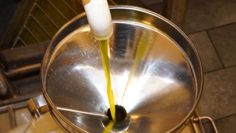 Mieszanie olejów silnikowych: co warto wiedzieć?