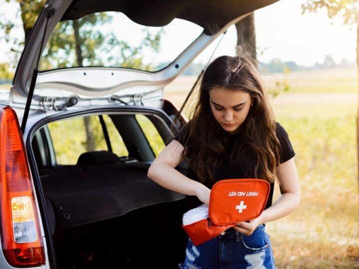 Czy apteczka w samochodzie jest obowiązkowa – aktualne wymagania kierowców