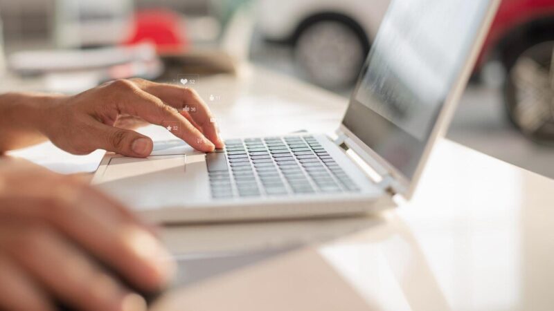 Czy można zarejestrować auto przez internet – formalności i ograniczenia