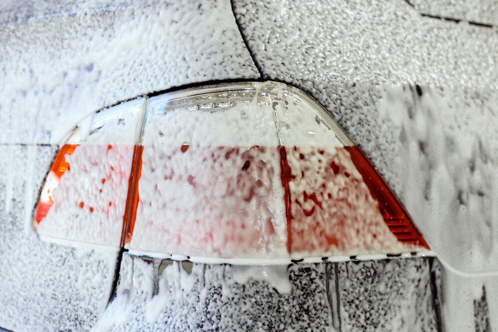 Czy myjnia automatyczna niszczy lakier – fakty, mity i profilaktyka