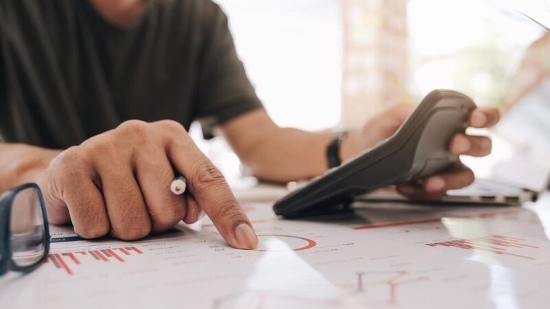 Jak obliczyć koszt przejechania trasy – praktyczny wzór i przykład